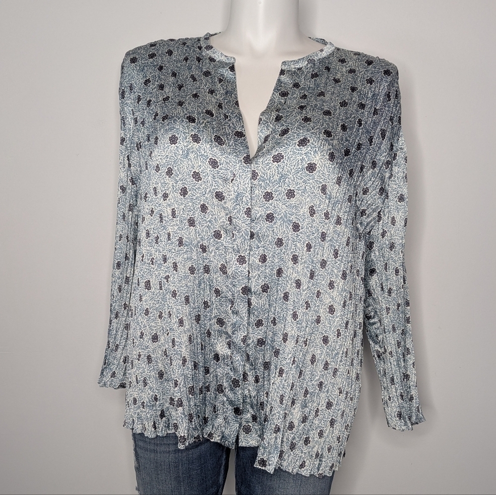 Vince Camellia Blue White Floral Satin Pleated Long Sleeve Button Up 3X